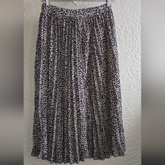 Blossom Pleated Midi Skirt - Picture 4 of 5